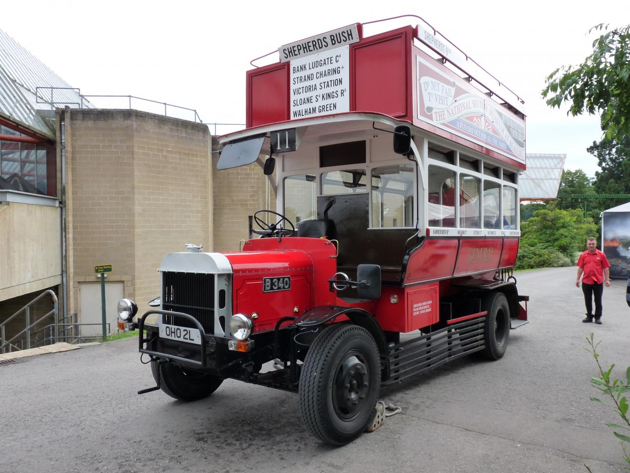 Bus anglais pour une balade dans le parc de Beaulieu